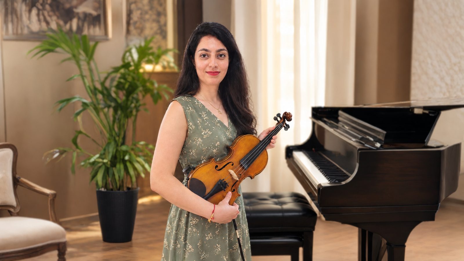 Mahshad Homaei playing violin on a concert stage