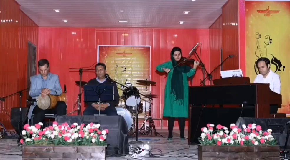 Mahshad Homaei performing Iranian violin live (5)