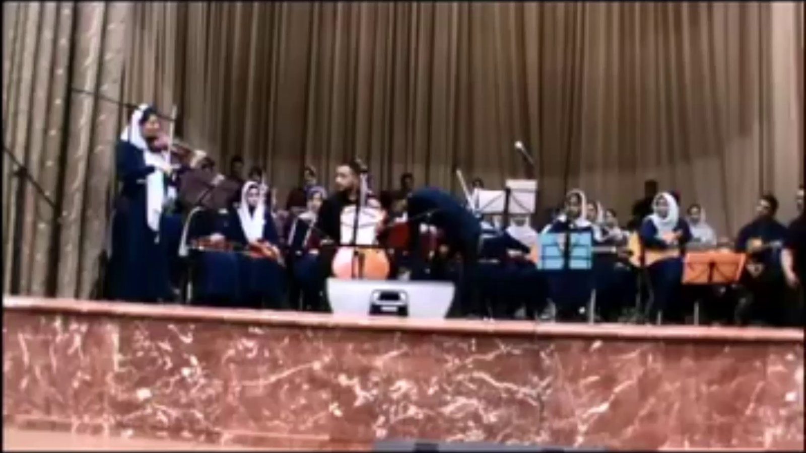 Mahshad Homaei performing Iranian violin live (1)