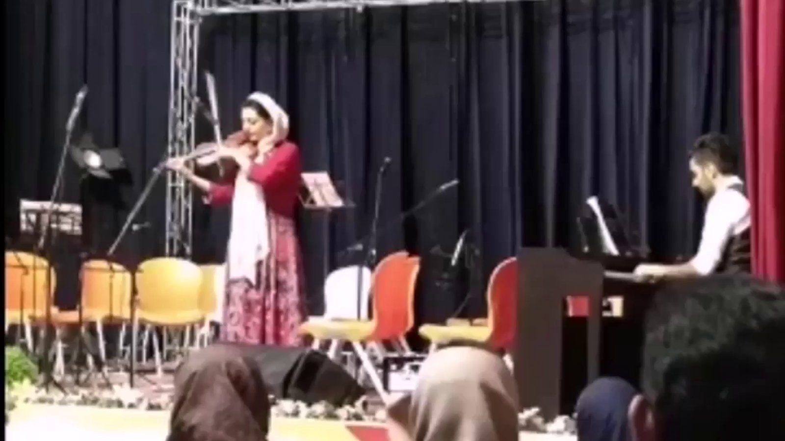 Mahshad Homaei performing Iranian violin live (12)