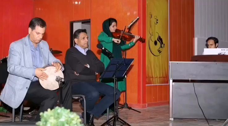 Mahshad Homaei performing Iranian violin live (7)